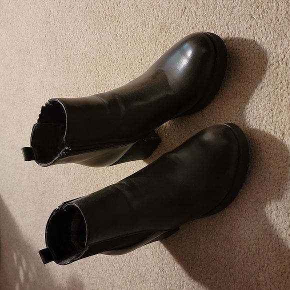 Refresh Shoes - Dark brown boots. Short chunky heel. Side zip up.  Like new .